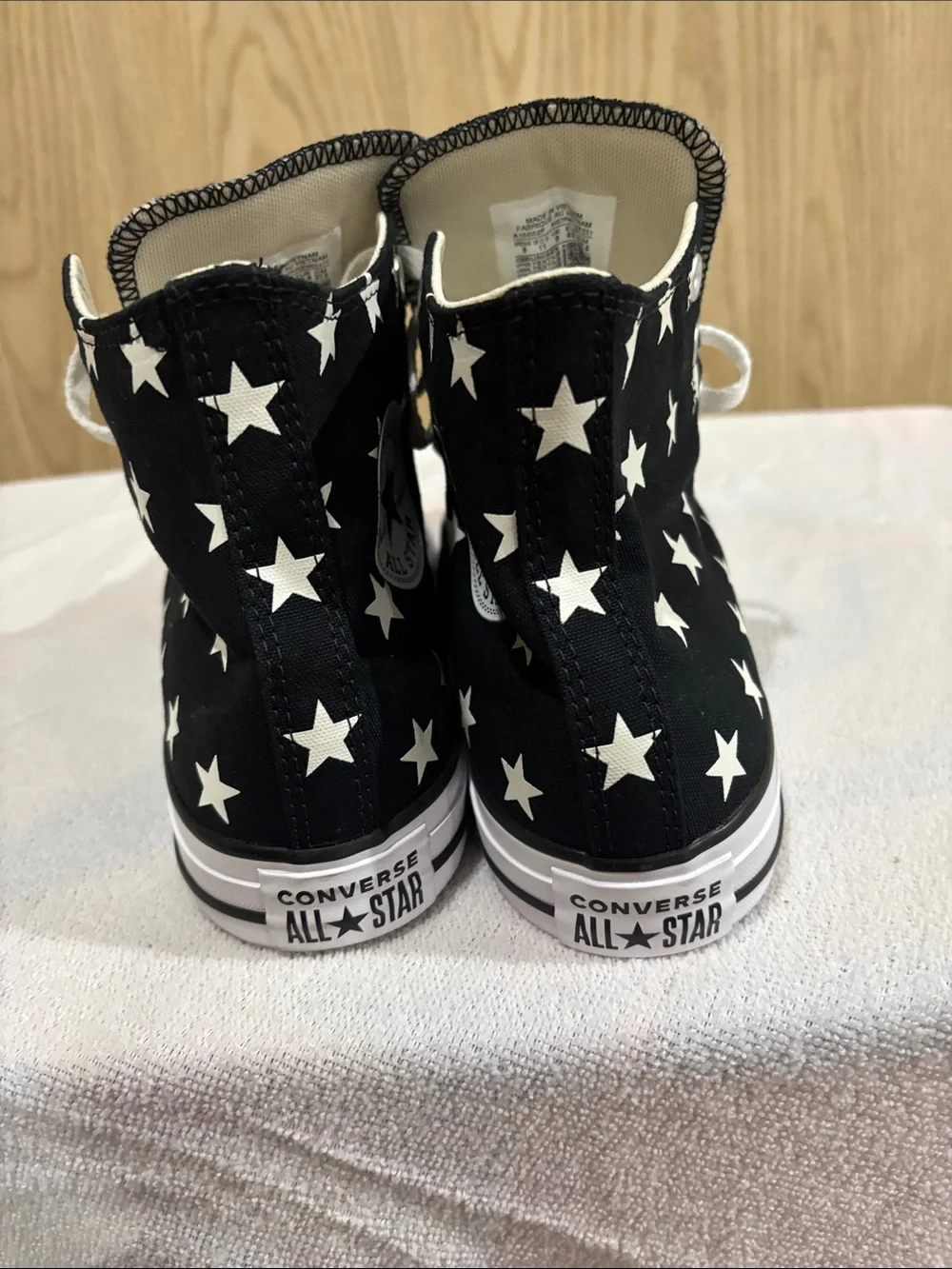 Converse chuck taylor all stars STARS men sz 9 women sz 11 brand new